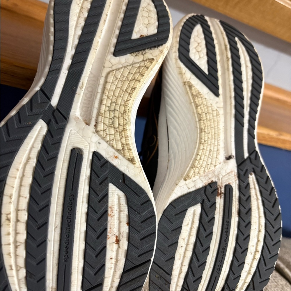 Saucony Endorphin Speed 3- Women's Black and Gold- Barely worn - Picture 4 of 8